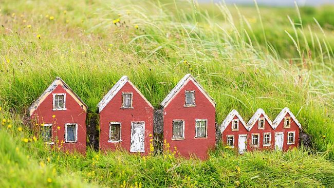 Hati-hati saat melangkah di gunung atau hutan Islandia, karena bisa jadi ada rumah peri di balik bebatuannya.