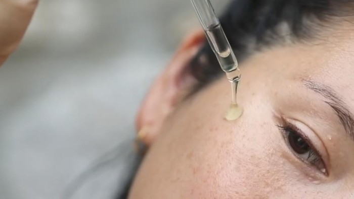 Cara Ampuh Samarkan Flek Hitam dan Bekas Jerawat dengan Serum Niacinamide 10%