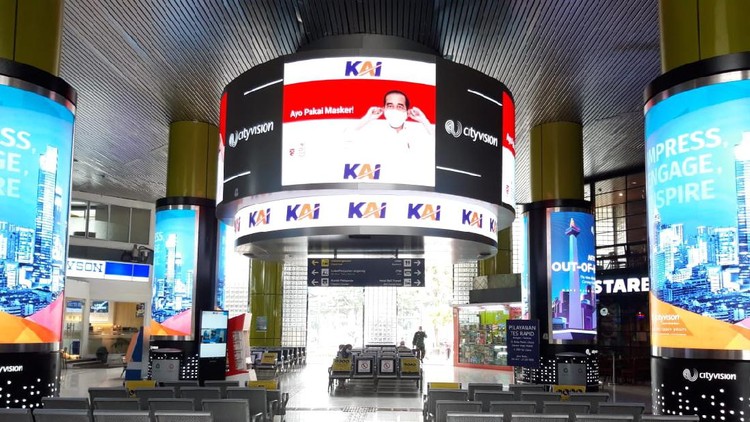Suasana Stasiun Senen dan Gambir
