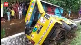 VIDEO: Rem Blong, Mobil Odong-Odong Terbalik