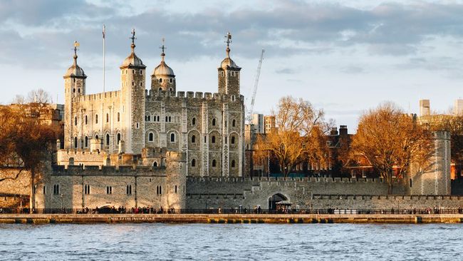 Tower of London (Menara London) merupakan salah satu bangunan bersejarah di Inggris yang sarat kisah kelam.