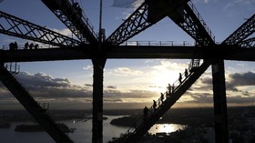 FOTO: Memanjat Puncak Jembatan Sydney Harbour