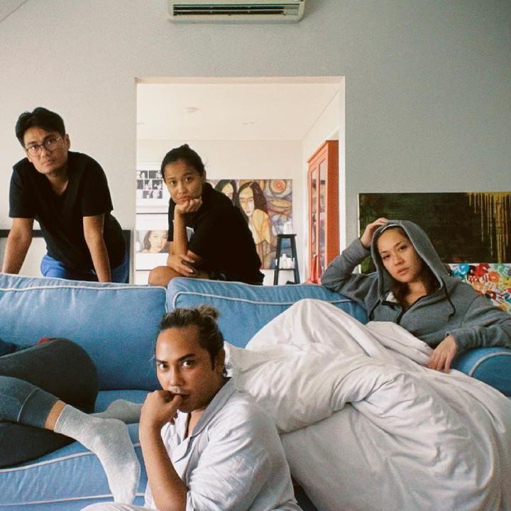 <p>Beberapa dancer dan kerabat dekat Bunga Citra Lestari juga dinyatakan positif usai melakukan kontak dengannya pada 10 Juni. Mereka pun melakukan isolasi bersama, Bunda. (Foto: Instagram: @bclsinclair)</p>