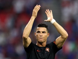 Cristiano Ronaldo Merendah kepada Ali Daei