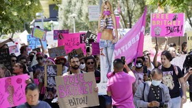 FOTO: Sidang Konservatori Britney Spears dan Cinta dari Fan