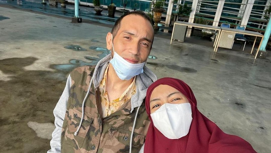 Gary Iskak Promosikan Bisnis Mie Ayamnya dan Makan Bareng Keluarga