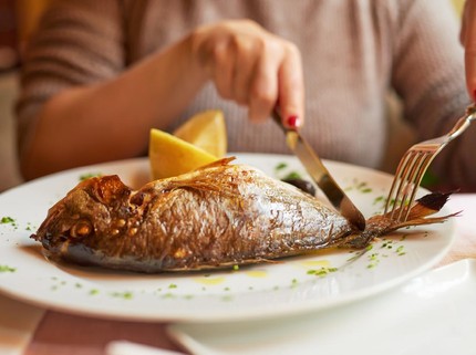 Benarkah Makan Ikan Membuat Rasa ASI Jadi Amis. Mitos atau Fakta Bun?