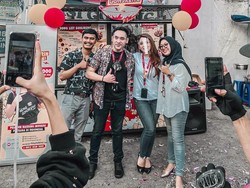 Jenita Janet Hadiahi Bisnis Basreng untuk Pengantin Viral yang Pakai Mas Kawin Basreng!