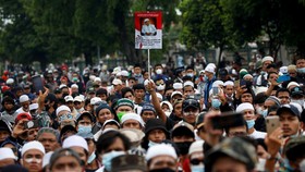 Pendukung Heran Rizieq Divonis Penjara karena Mengaku Sehat