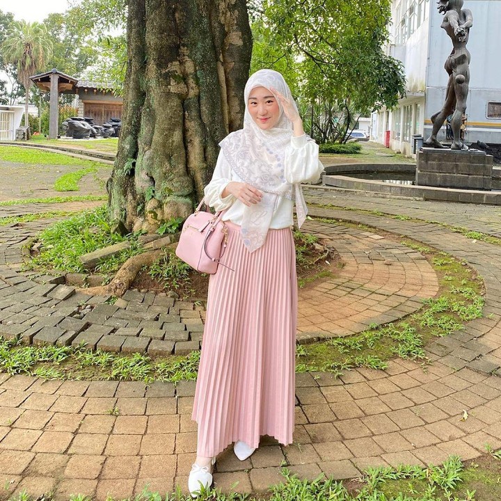 <p>Tak hanya bersama sang anak, Larissa juga tinggal bersama 4 pegawainya, Bunda. Ia mengaku ingin bekerja keras dan mulai hidup mandiri. (Foto: Instagram: @larissachou)</p>