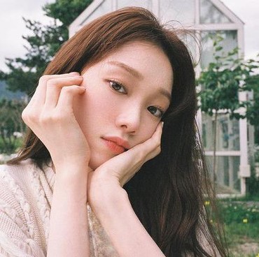 Lee Sung Kyung Diincari Dampingi Kim Young Kwang di Drama Romantis Baru