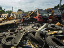 Bikin Merinding! Intip Kuburan Bus TransJakarta