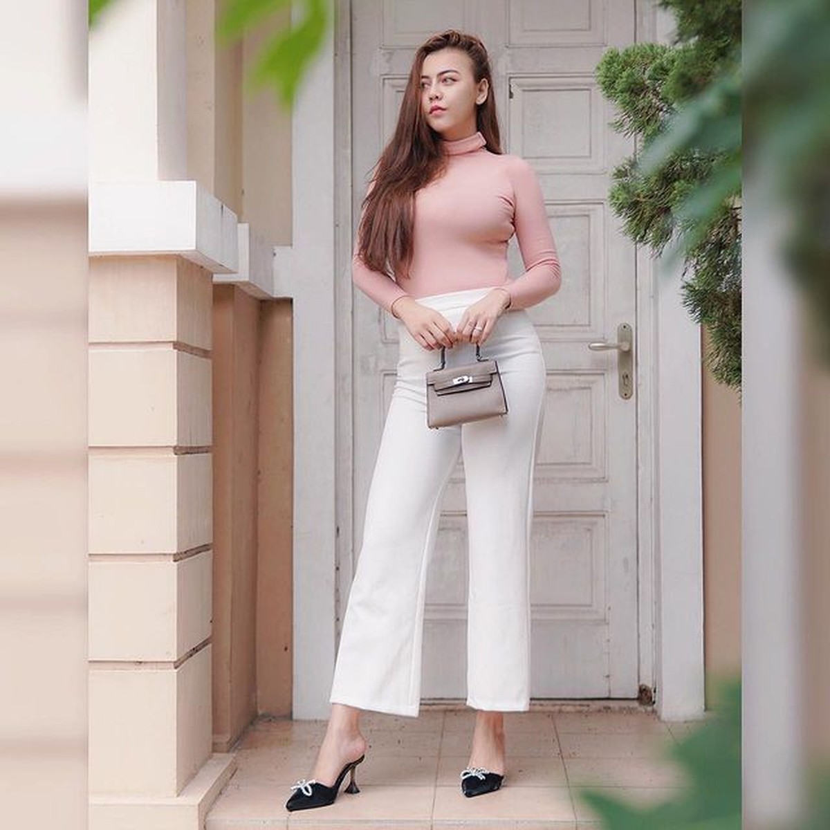 Setelah sebulan pasca melahirkan Ratu Rizky Nabila kini tampil dengan tubuh langsingnya&period; Yuk kita intip&excl;