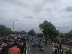 Massa Pendukung HRS di 2 Titik Dekat Flyover Klender Mulai Bubarkan Diri