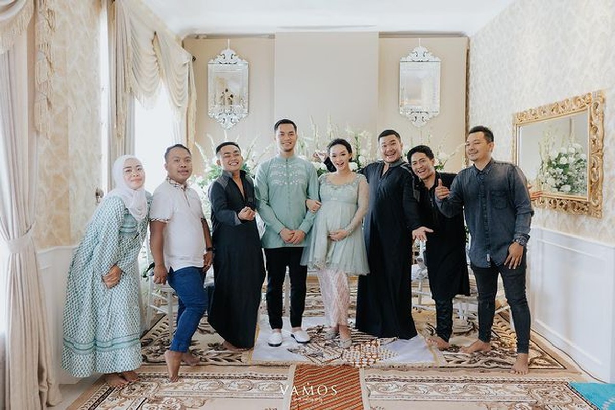 Zaskia Gotik tinggal di rumah mewah bersama sang suami yang merupakan seorang pengusaha batubara Kaltim&period; Yuk intip potret rumah mereka&excl;