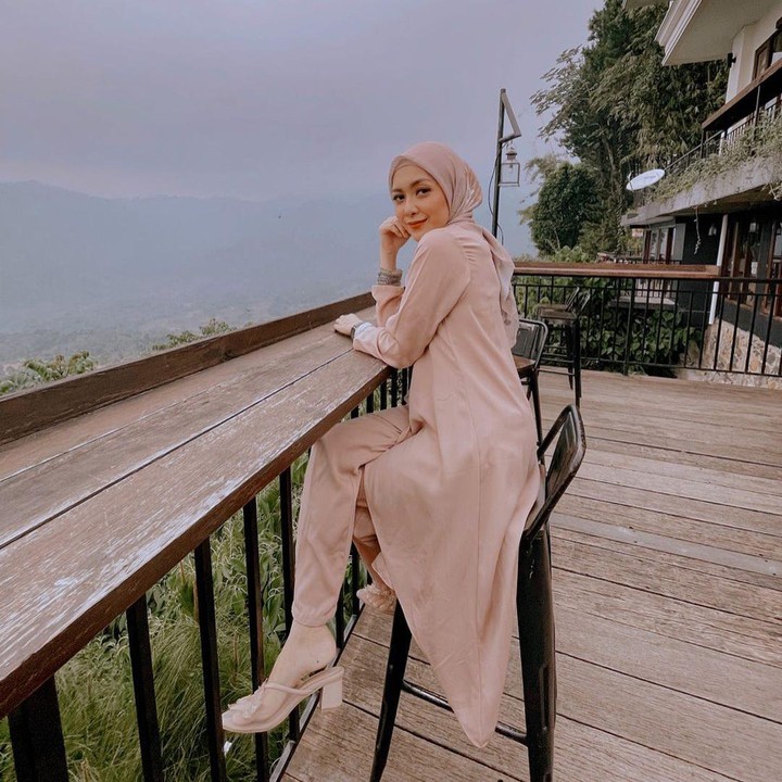 <p>Richa juga selalu mengingatkan bahwa segalanya akan baik-baik saja, Bunda. <em>"Everything will be alright,"</em> tulisnya pada caption foto diikuti dengan emoticon hati. (Foto: Instagram: @richaiskak)</p>