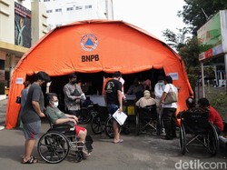 Cerita di Balik Pasien di Bekasi Tidur di Parkiran hingga Bak Terbuka