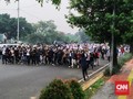 Pendukung Rizieq dan Polisi Bentrok di Luar Arena Sidang