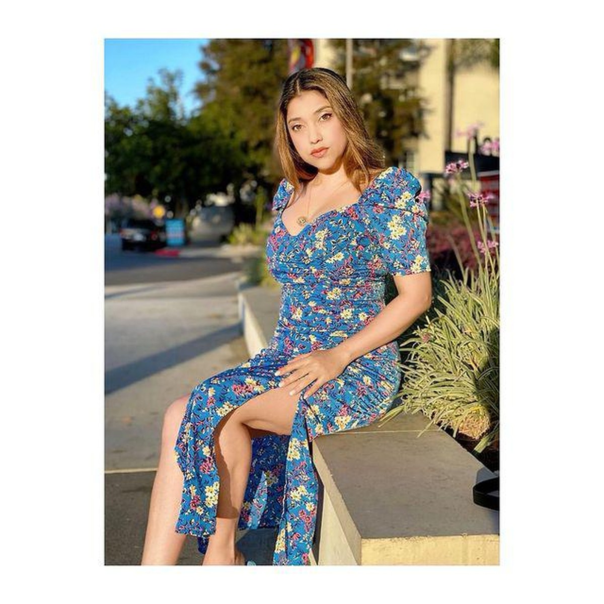 Sarah Azhari kini jarang tampil di layar kaca&comma; namun sosoknya masih menjadi perbincangan publik&period; Yuk kita intip pesonanya&excl;