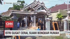 VIDEO: Tak Terima Diceraikan Istri, Suami Bongkar Rumah