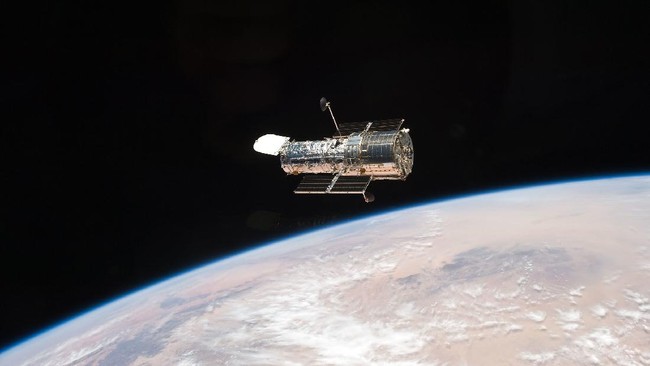 NASA dan SpaceX menjajaki kerjasama pengiriman awak komersial ke Teleskop Hubble dan menjadikan orbitnya lebih tinggi.