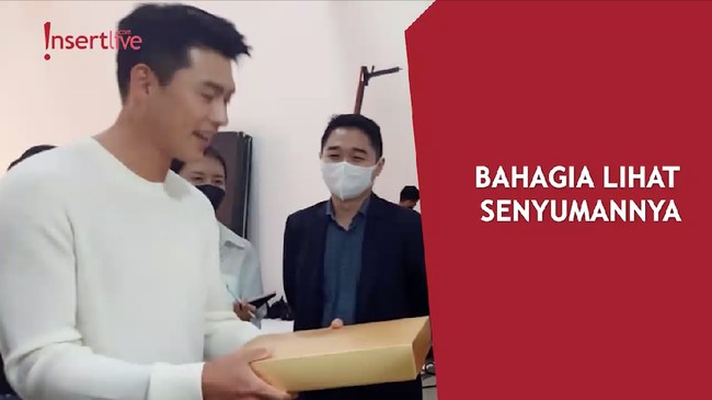 Bikin Iri, Ibunda Alika Islamadina Sukses Beri Hadiah Batik ke Hyun Bin