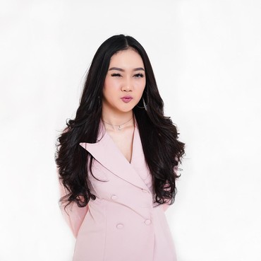 Veni Nur Curhat soal Kenangan Mantan lewat Lagu Baru