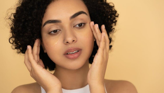 Tips Kontrol Minyak dan Jerawat di Area T-Zone Wajah, Muka Gak Becek Lagi!