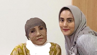 img-title Tubuh Makin Kurus, Artis Senior Waty Siregar Berjuang Lawan Kanker