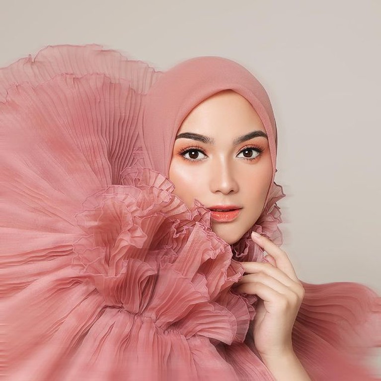 Citra Kirana masih bungkam dan memilih memposting foto cantik dirinya ditengah isu yang menerpa Rezky Aditya. Yuk intip foto cantiknya!