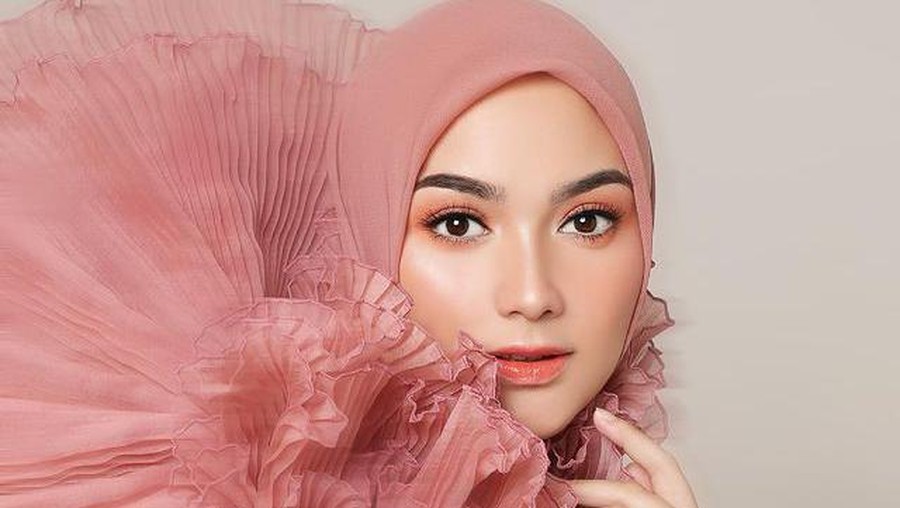 Citra Kirana masih bungkam dan memilih memposting foto cantik dirinya ditengah isu yang menerpa Rezky Aditya. Yuk intip foto cantiknya!