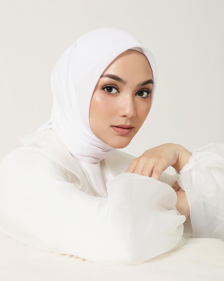 Citra Kirana masih bungkam dan memilih memposting foto cantik dirinya ditengah isu yang menerpa Rezky Aditya. Yuk intip foto cantiknya!