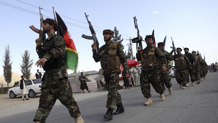 Afghan militiamen join Afghan defense and security forces during a gathering in Kabul, Afghanistan, Wednesday, June 23, 2021. Taliban gains in north Afghanistan, the traditional stronghold of the country's minority ethnic groups who drove the insurgent force from power nearly 20  years ago, has driven a worried government to resurrect militias whose histories have been characterized by chaos and widespread killing. (AP Photo/Rahmat Gul)