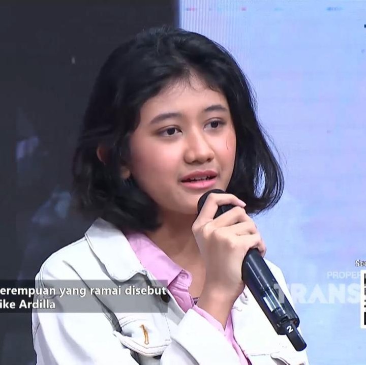 <p>Meski belum memiliki <em>basic</em> menyanyi, namun Amel mengaku ingin dilatih untuk bisa bernyanyi, Bunda. Semangat selalu ya, Amel! (Foto: YouTube TRANS TV Official)</p>