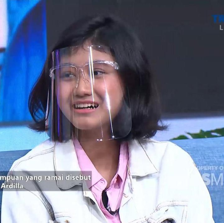 <p>Meski awalnya tak menyadari kemiripannya, namun Amel mengetahui sosok Nike Ardilla, Bunda. Ia mengetahui informasi mendiang Nike Ardilla lewat sosial media. (Foto: YouTube TRANS TV Official)</p>