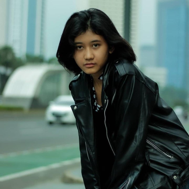 <p>Sebelum viral, Amel ditemukan oleh seorang<em> street fotografer</em> bernama Taufik. Awalnya, Taufik tak menyadari bahwa Amel sangat mirip dengan Almarhumah, Bunda. (Foto: Instagram: @melamilia)</p>