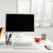 Ingin Lebih Mood Ketika WFH? Tambahkan Dekorasi Ini di Meja Kerjamu