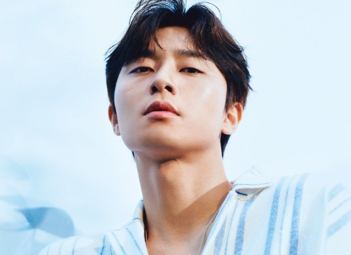 Dibalut kemeja dengan tampilan fierce Park Se Joon membuat penampilannya terlihat cool.Tidak hanya ahli dalam bidang akting, bakat model Park Seo Joon patut diacungi jempol lewat pemotretannya bersama W Korea kali ini/ foto: wkorea.com