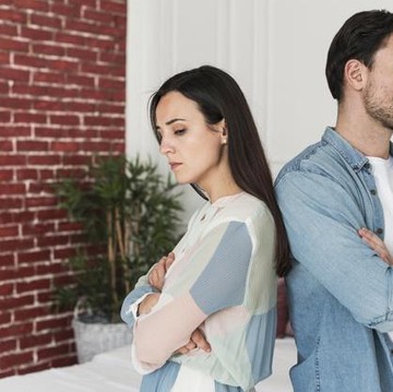 5 Tanda Pasangan Tidak Mencintai Lagi, Kamu Meski Peka!