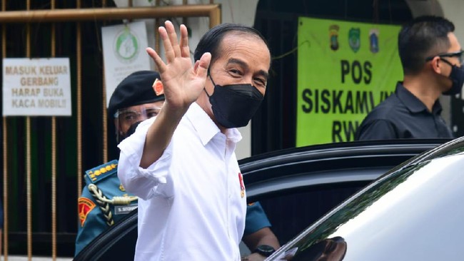 Target vaksinasi di wilayah aglomerasi Jawa-Bali, pemerintah menargetkan capaian vaksinasi di angka 70 persen pada September 2021.
