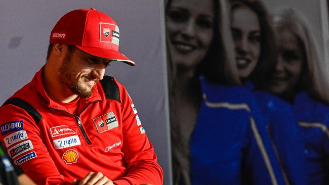 Jack Miller melakukan ritual aneh di tengah persiapan jelang MotoGP Amerika 2022, yakni memegang knalpot saat sepeda motor hidup.