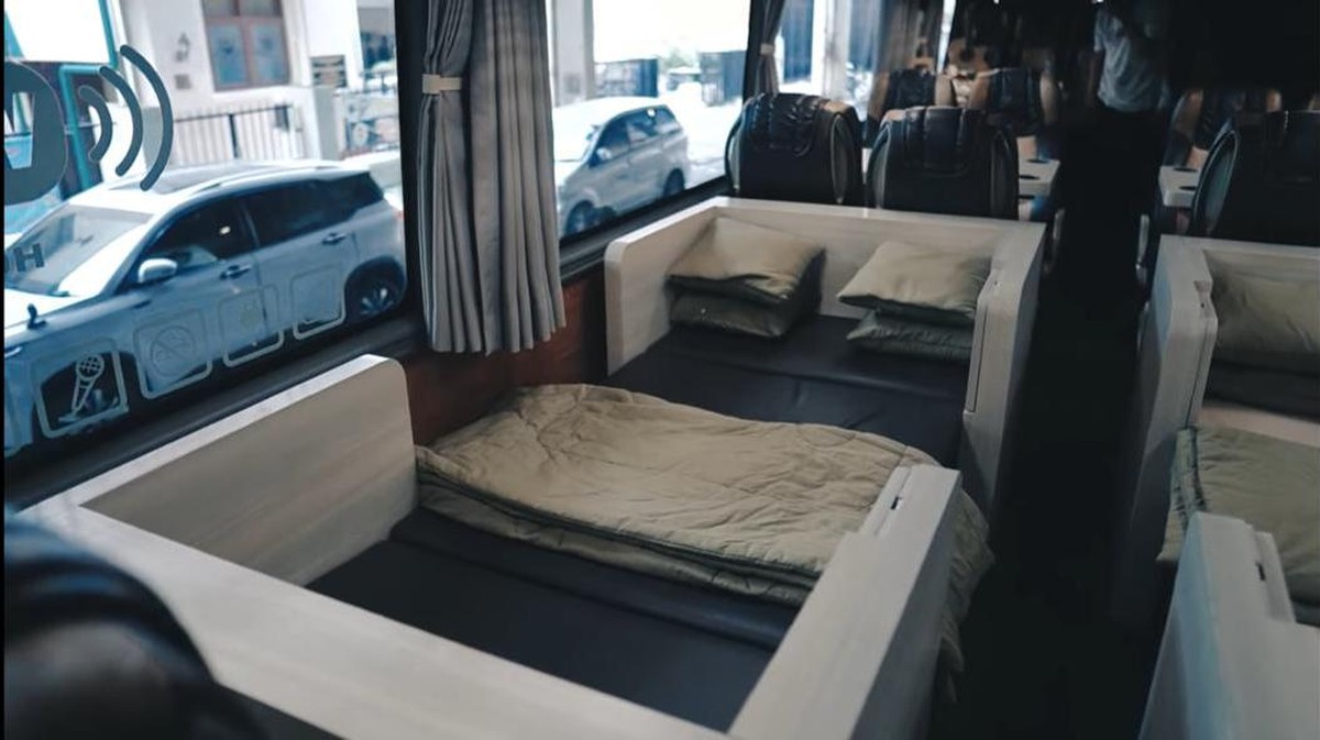 Ammar Zoni dan Irish Bella menyewa sebuah bus mewah untuk pergi berlibur&period; Yuk kita intip keseruan liburan mereka&excl;