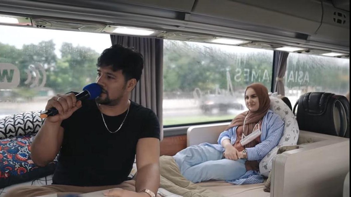 Ammar Zoni dan Irish Bella menyewa sebuah bus mewah untuk pergi berlibur&period; Yuk kita intip keseruan liburan mereka&excl;