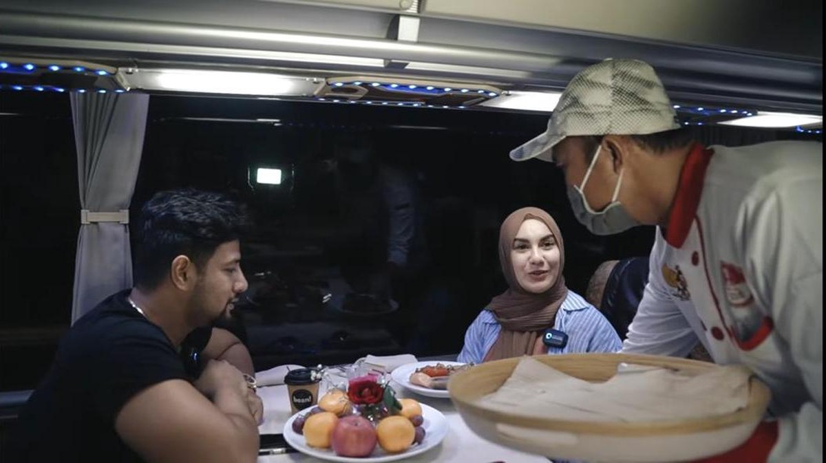 Ammar Zoni dan Irish Bella menyewa sebuah bus mewah untuk pergi berlibur&period; Yuk kita intip keseruan liburan mereka&excl;