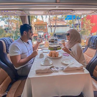Ammar Zoni & Irish Bella Liburan Mewah Sewa Bus Sultan, Ada Dapurnya!