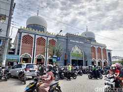 Masjid Agung Brebes Tetap Gelar Salat Jumat di Tengah Zona Merah