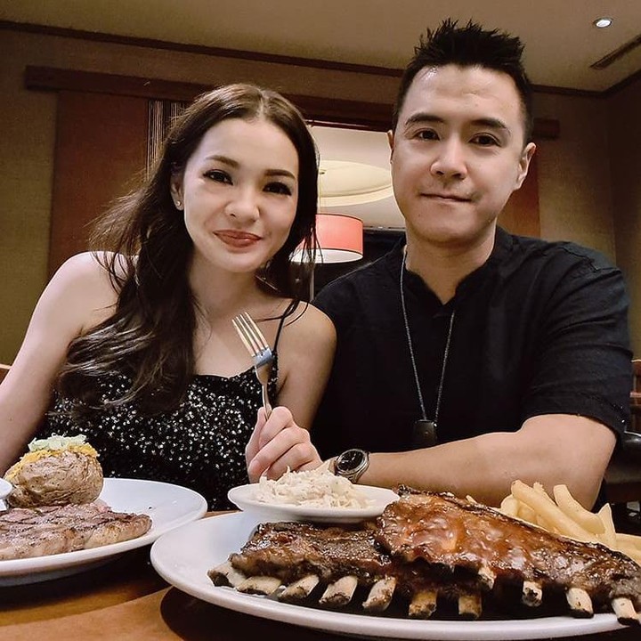<p>Tak hanya itu, Krisna Wardhana dan Maya Septha juga sering menghabiskan <em>quality time</em> di luar. Lihat saja potret mereka ketika sedang <em>candle light dinner</em>. (Foto: Instagram: @mayaseptha7)</p>