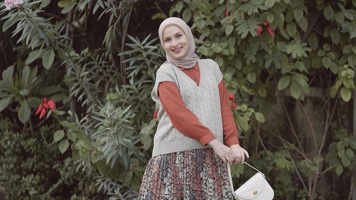 Gaya Gemas Dwi Handa Saat Hamil Anak Kedua