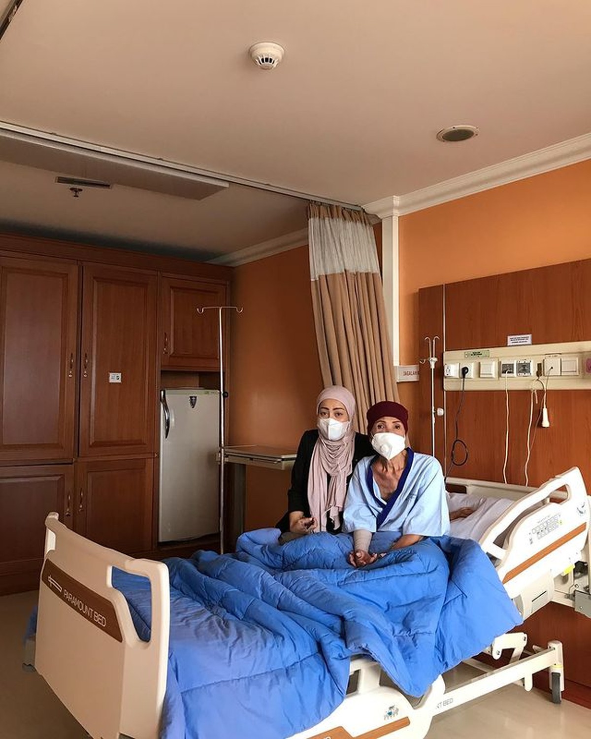 Anak-anak Waty Siregar diisukan menelantarkan sang ibunda terkait kondisi Waty yang memprihatinkan&period; Yuk intip kebersamaan mereka&excl;