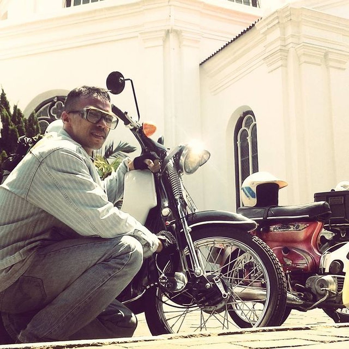 Kabar mengejutkan datang dari mantan suami Wulan Guritno&comma; Attila Syach diduga jadi pelaku KDRT&period; Yuk intip sosoknya&excl;